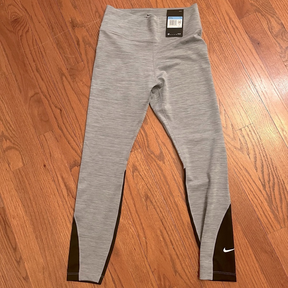 NIKE . Brand new. dri fit cropped leggings - size M